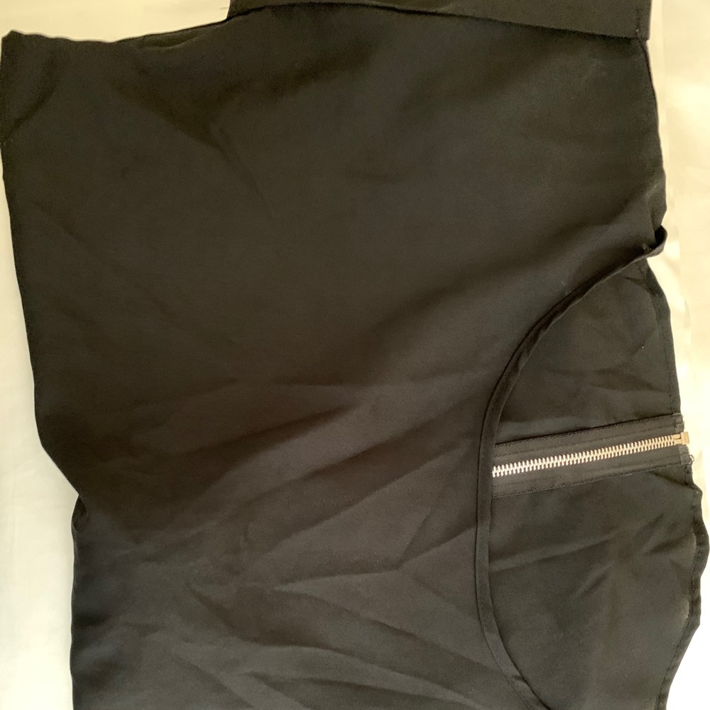 Black top with zipper on back!
